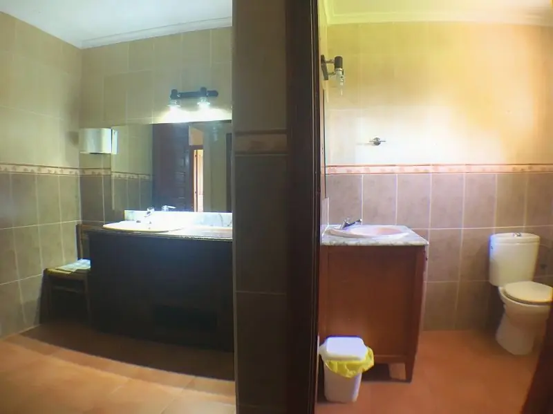 Aseos albergue San Miguel de Aras
