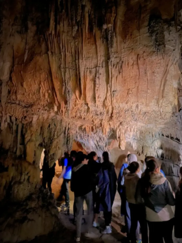 Visita guiada a una cueva